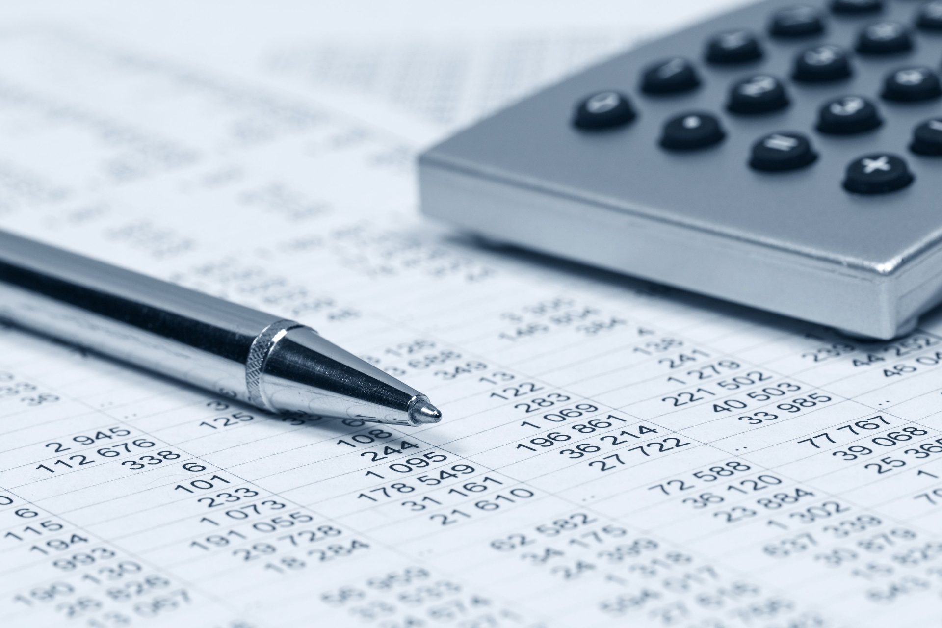 Regnskapsfører utfører lønnskjøring for bedrifter